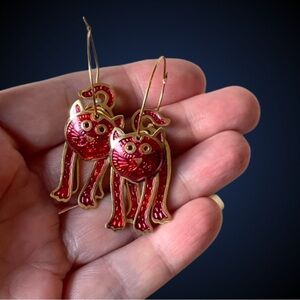 Vintage signed Berebi goldtone & enamel cat articulated hoop earrings pink red